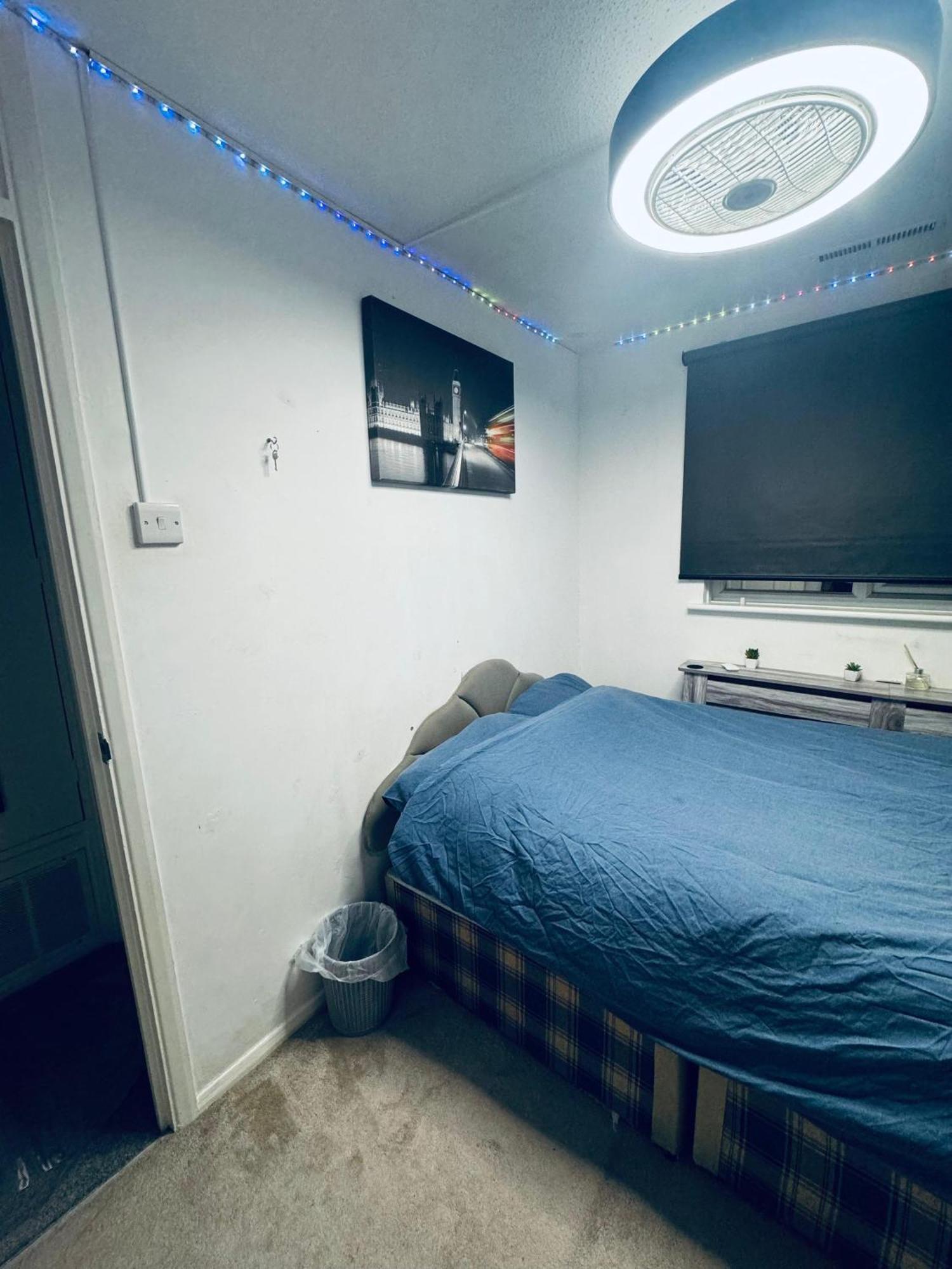 Guest house 3 Minute Drive From Airport *