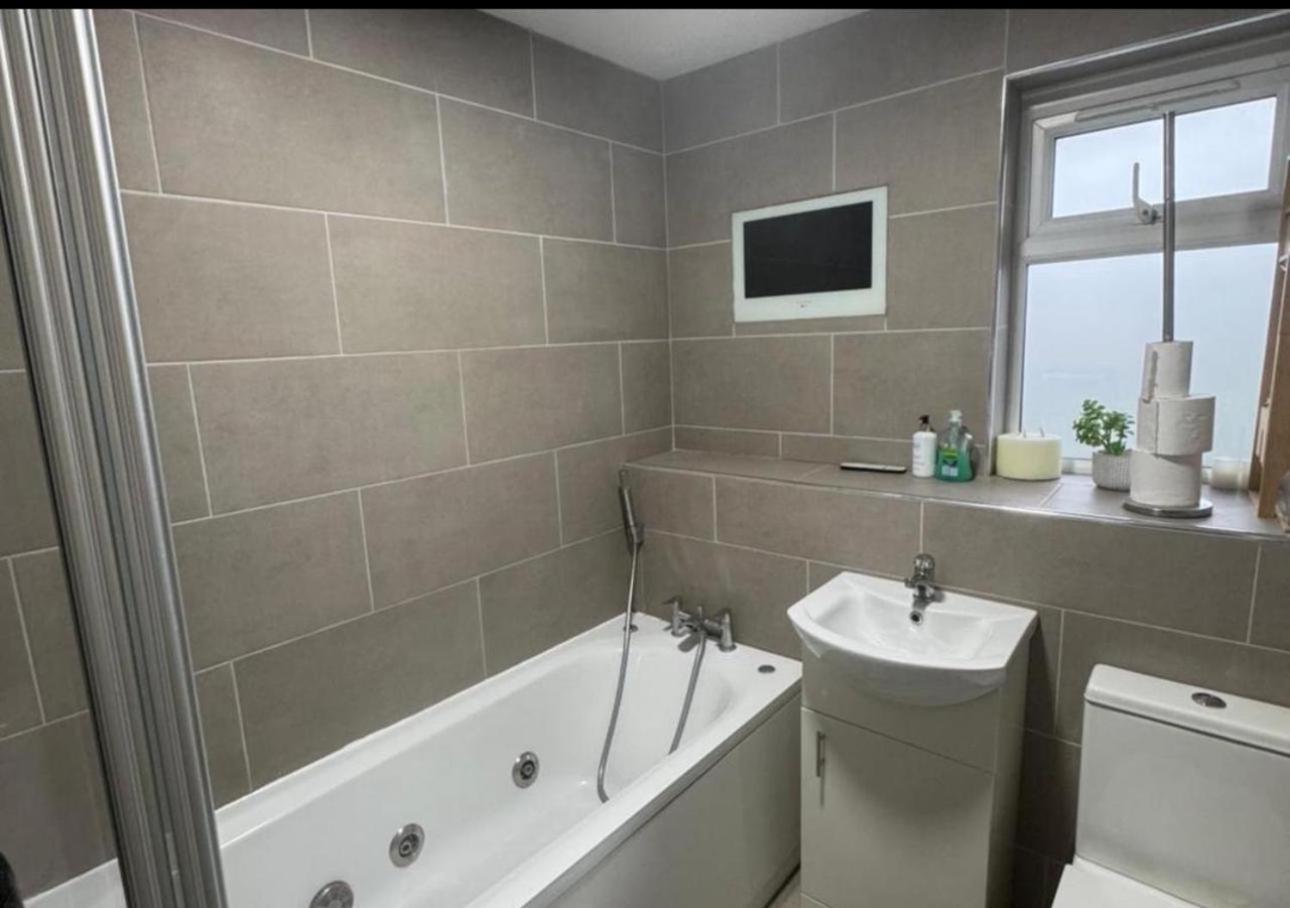 3 Minute Drive From Airport *