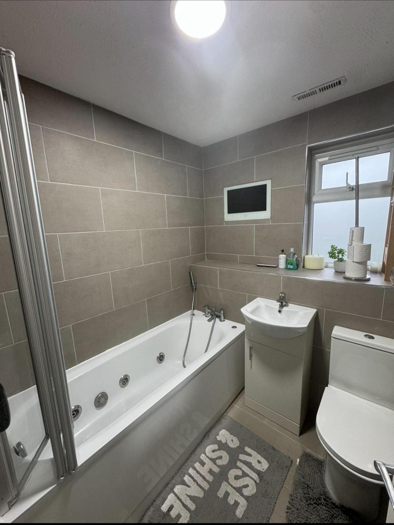 3 Minute Drive From Airport Guest house Luton (Bedfordshire)