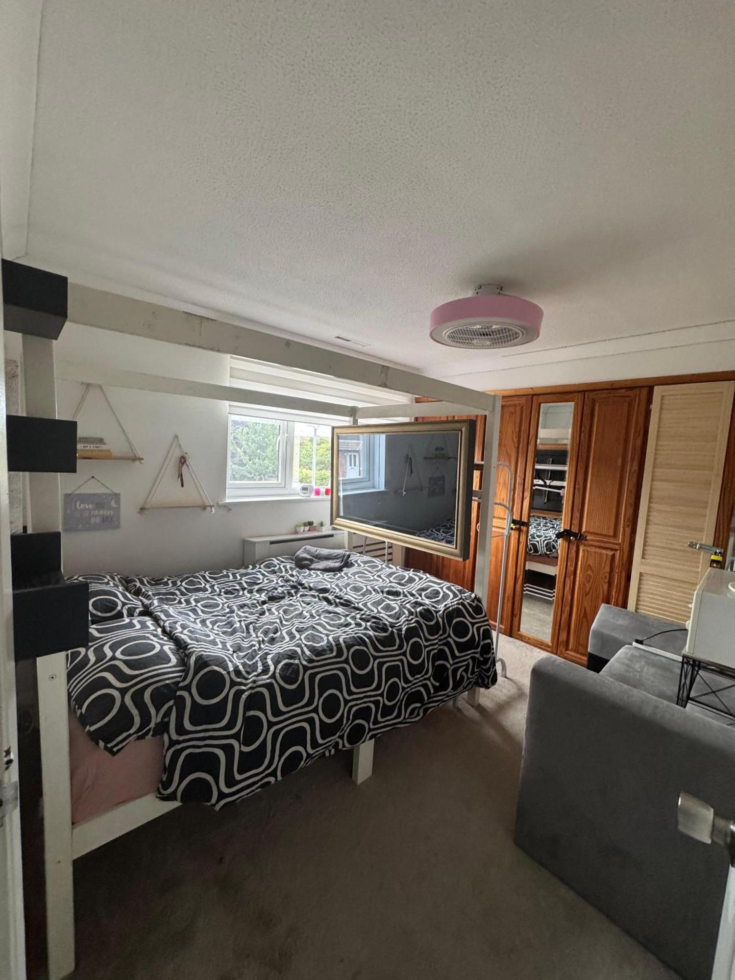 3 Minute Drive From Airport